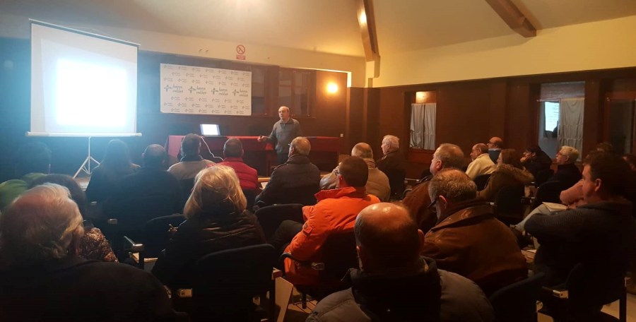 charla emprendedores